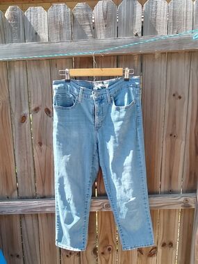 Levi's Strauss 311 Shaping Skinny Capri Women's Light Wash Jeans Size 30